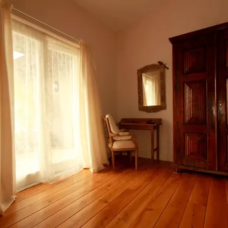 Slieve Aughty Centre ラウレア